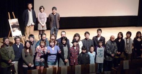 函館試写会の全体写真a