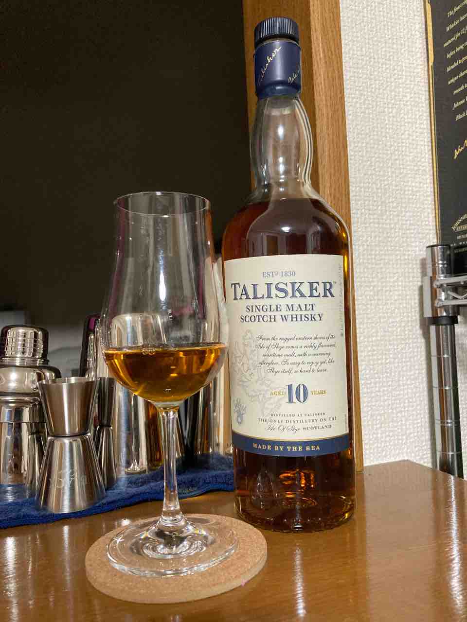 タリスカー 10年 　1本　　　　　　　　　　　　ラガヴーリン 8年 1本 タリスカー 10年 45.8% 正規品 700ml 箱付 スコッチ ウイスキー