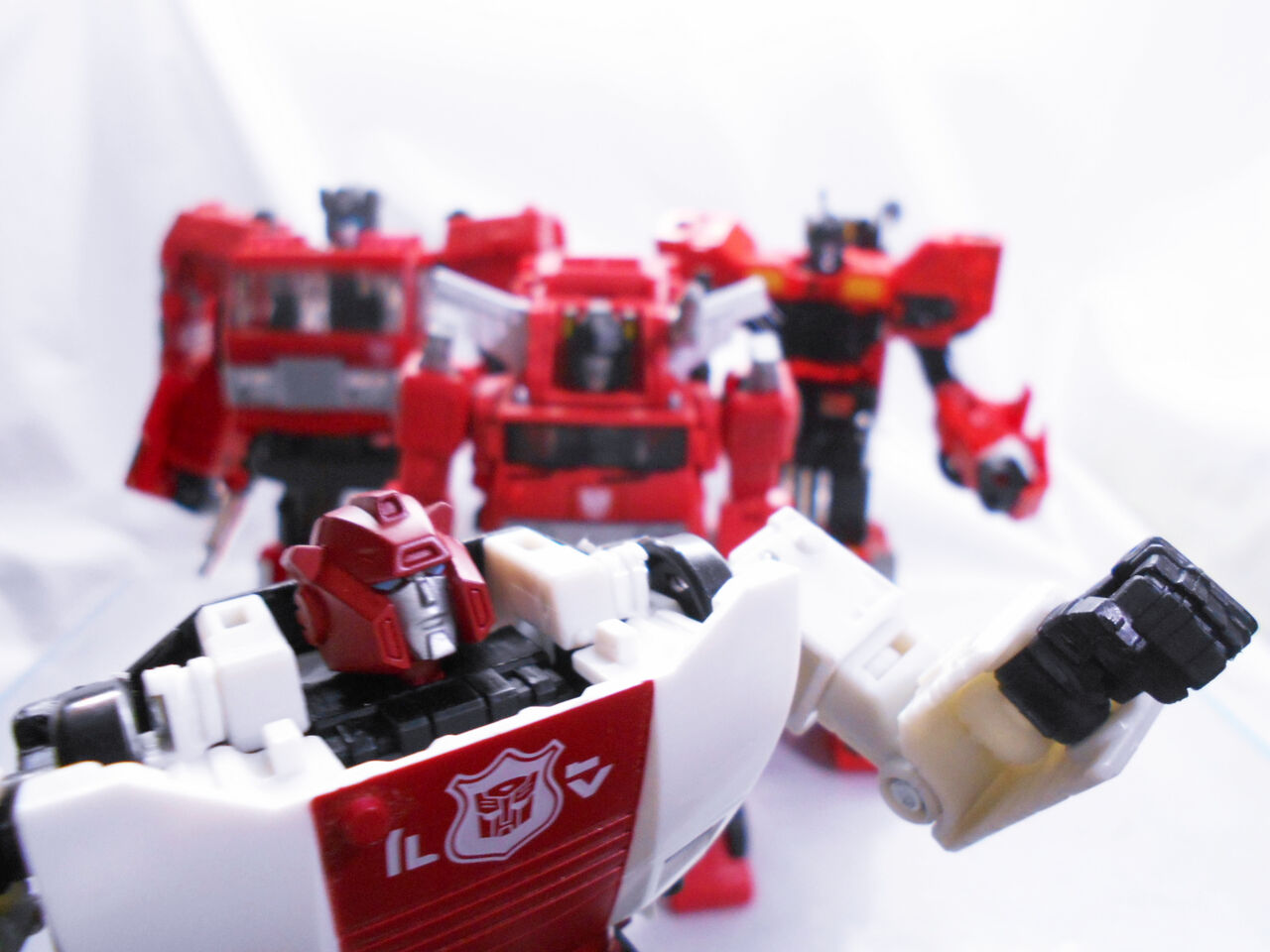 KD-10 オートボットインフェルノ : 玩具店：ぜんまいの森