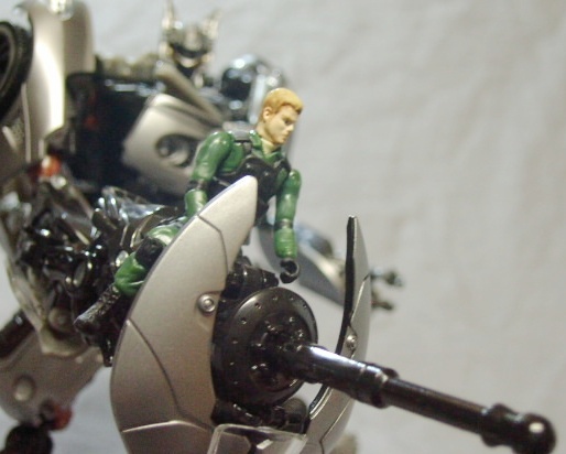 HA：オートボットジャズ＆レノックス少佐 : 玩具店：ぜんまいの森