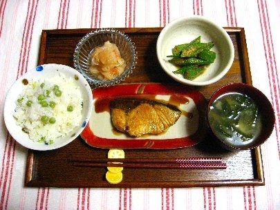 ブリ照り焼き定食 楽しみてんこもり家事机 ブリ照り焼き定食 楽しみてんこもり家事机