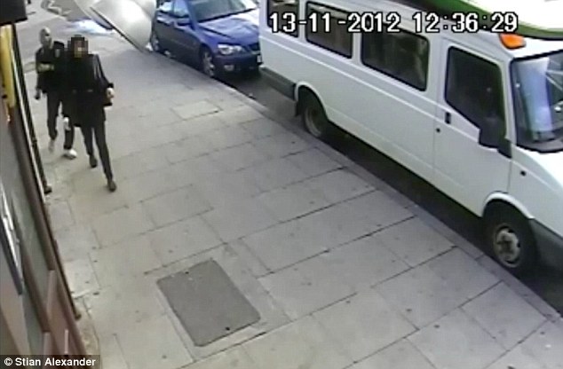 イギリス 女子高生を背後からぶん殴る動画がヤバイ ニコ生日記 イギリス 女子高生を背後からぶん殴る動画がヤバイ ニコ生日記