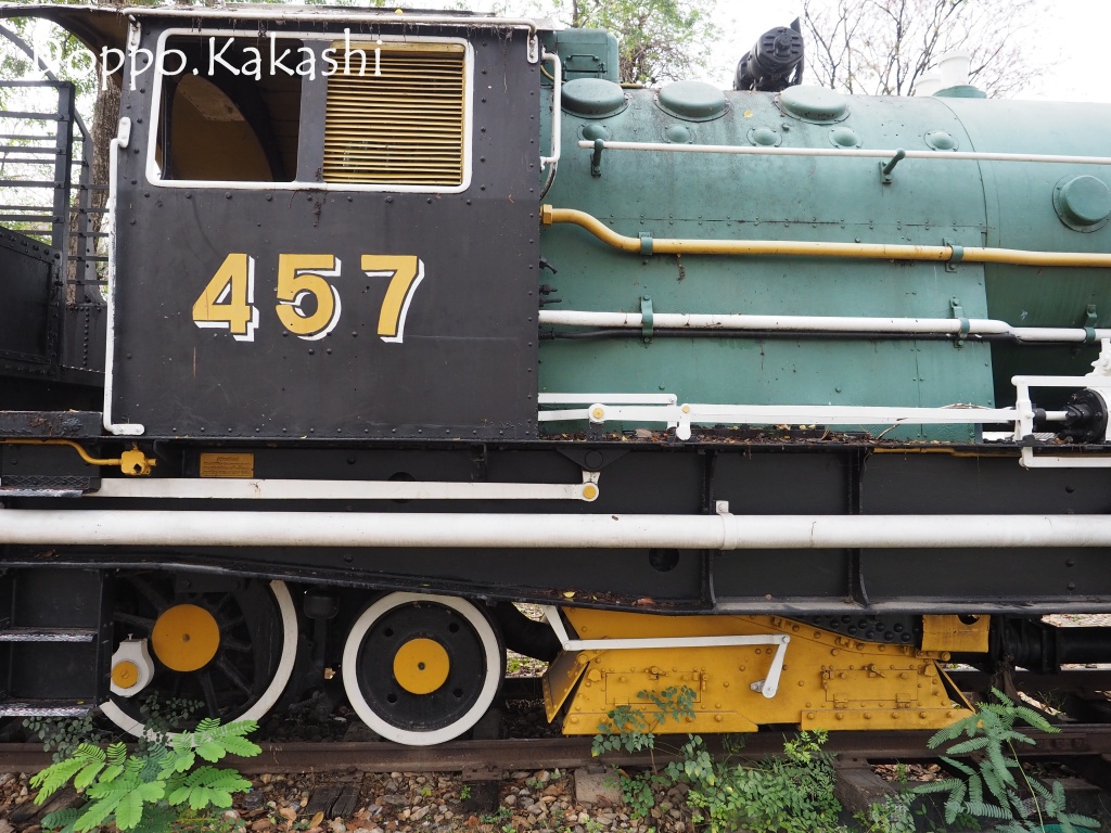 鉄ちゃん集合 静態保存鉄道車両シリーズ 蒸気機関車ヘンシェル製457型 カンチャナブリ駅 かかし バンコク独歩 バンコク半径2時間の旅