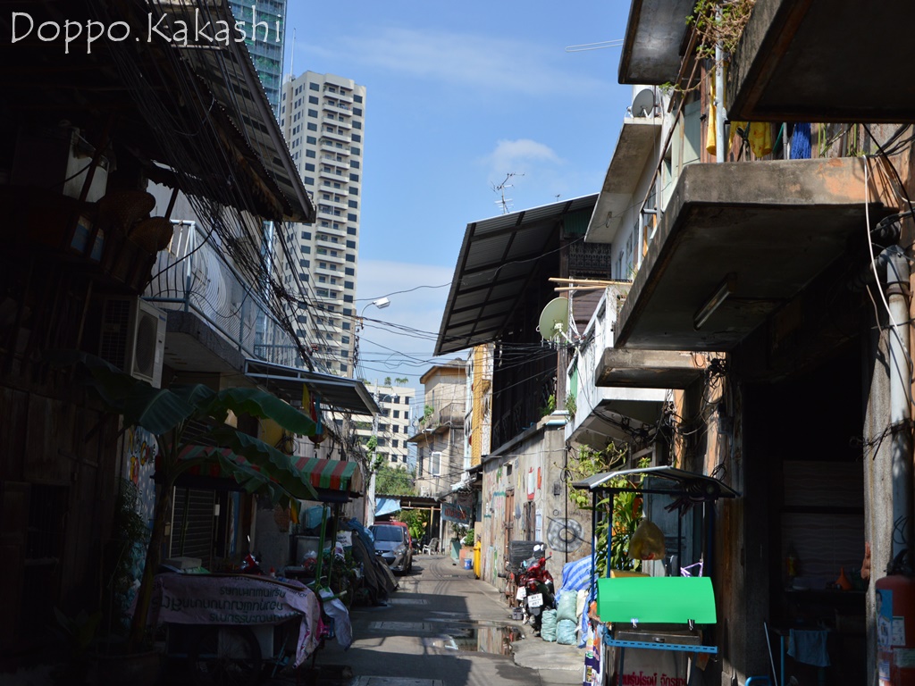 かかし バンコク独歩 ～バンコク半径2時間の旅～ 街中アート 芸術の壁が連なる WALL ART チャロンクルン