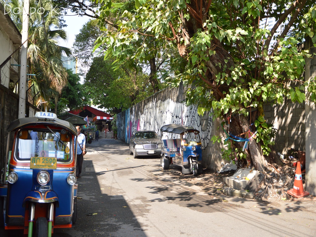 かかし バンコク独歩 ～バンコク半径2時間の旅～ 街中アート 芸術の壁が連なる WALL ART チャロンクルン
