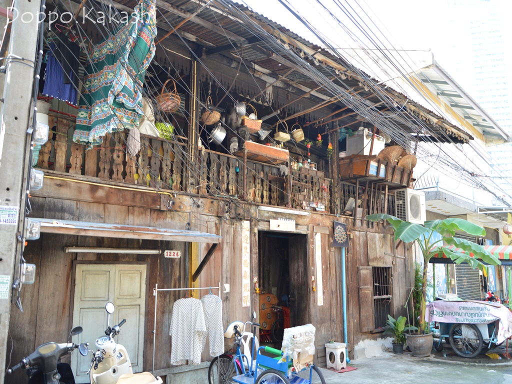 かかし バンコク独歩 ～バンコク半径2時間の旅～ 街中アート 芸術の壁が連なる WALL ART チャロンクルン