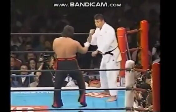 橋本真也 対 小川直也（1997．4．12） : 明るく、楽しく、時々