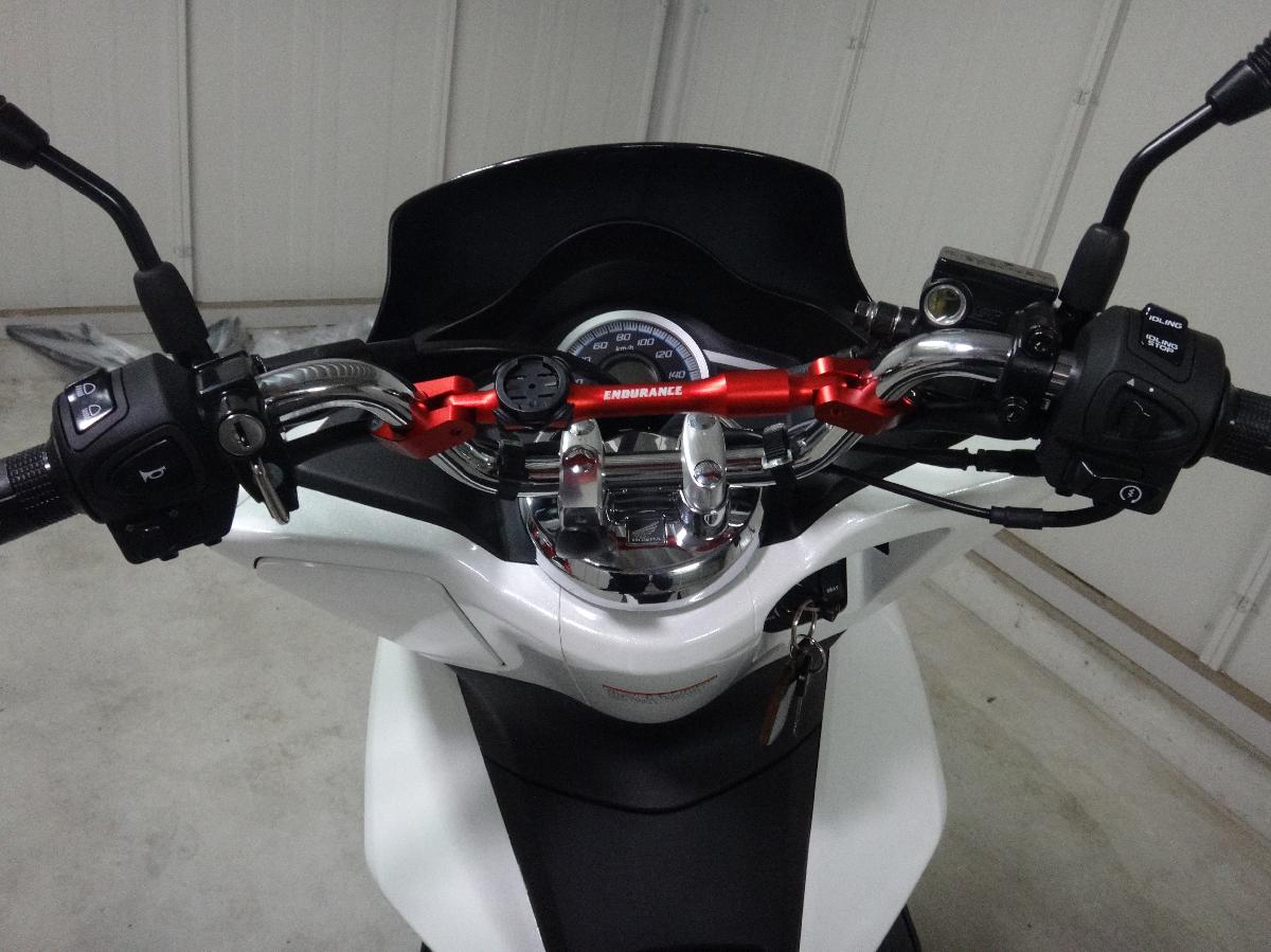 Pcx125 Jf56 にヘルメットホルダー付けてみた ゆみゆみ バイク沼の散在禄