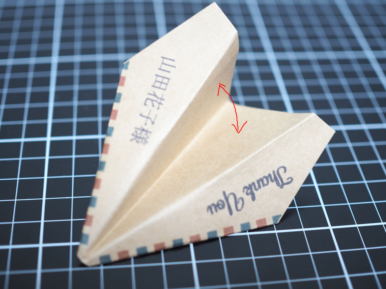 定番 紙飛行機の席札の作り方 Kaku 結婚式を手作りしよう 定番 紙飛行機の席札の作り方 Kaku 結婚式を手作りしよう