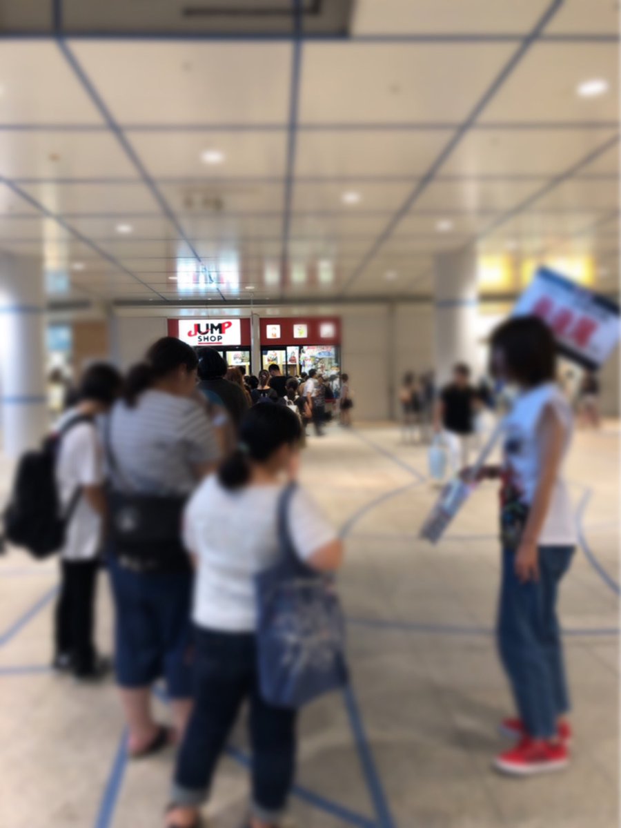 ジャンプショップの行列が凄い 人気マンガ 鬼滅の刃 のヒットは女性人気のおかげらしい 漫まと ジャンプショップの行列が凄い 人気マンガ 鬼滅の刃 のヒットは女性人気のおかげらしい 漫まと