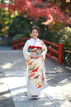 鶴岡八幡宮紅葉成人振袖ロケーション写真３