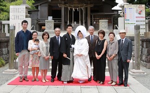 森戸大明神結婚奉告祭家族写真