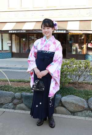 鎌倉小学生卒業袴 花柄小袖紺袴