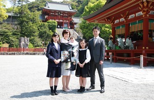 鶴岡八幡宮お宮参り出張家族写真