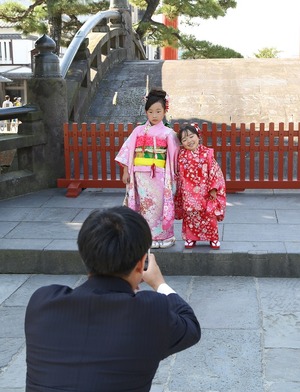 鶴岡八幡宮七五三前撮り屋外写真