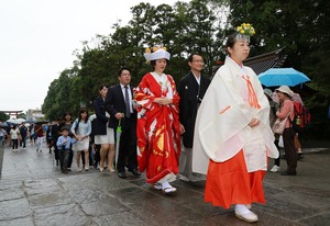 鶴岡八幡宮結婚式参進