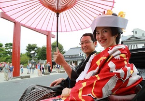 鶴岡八幡宮結婚式色打掛人力車写真