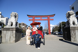 鎌倉人力車成人振袖前撮り鶴岡八幡宮