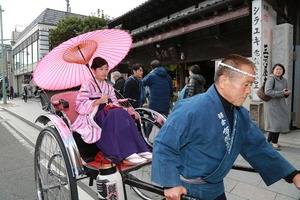 鎌倉小学生袴人力車写真