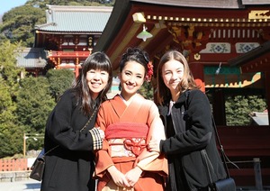 振袖前撮り家族写真 屋外 鶴岡八幡宮