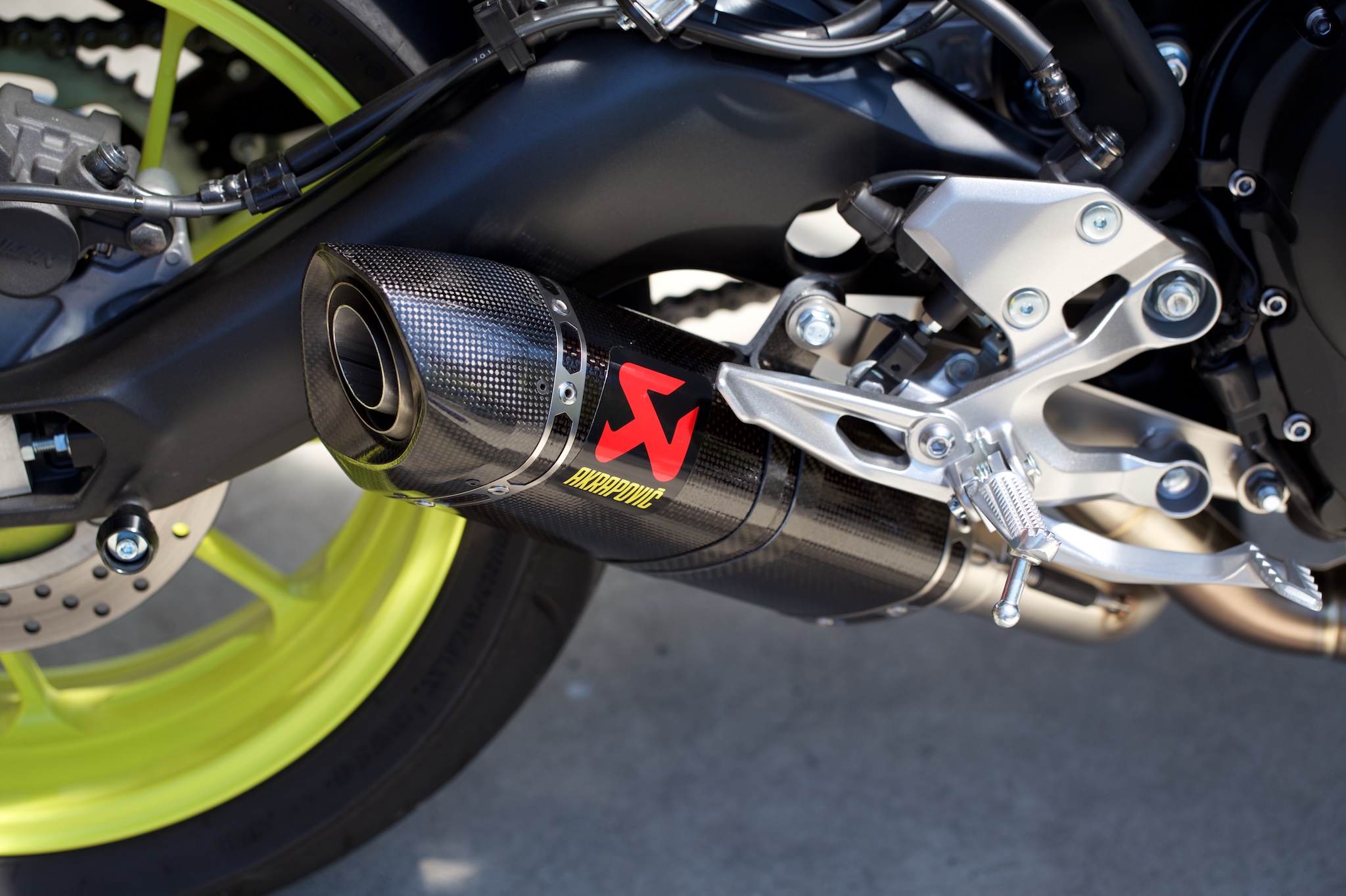 AKRAPOVIC　アクラポビッチ　MT-09　XSR900