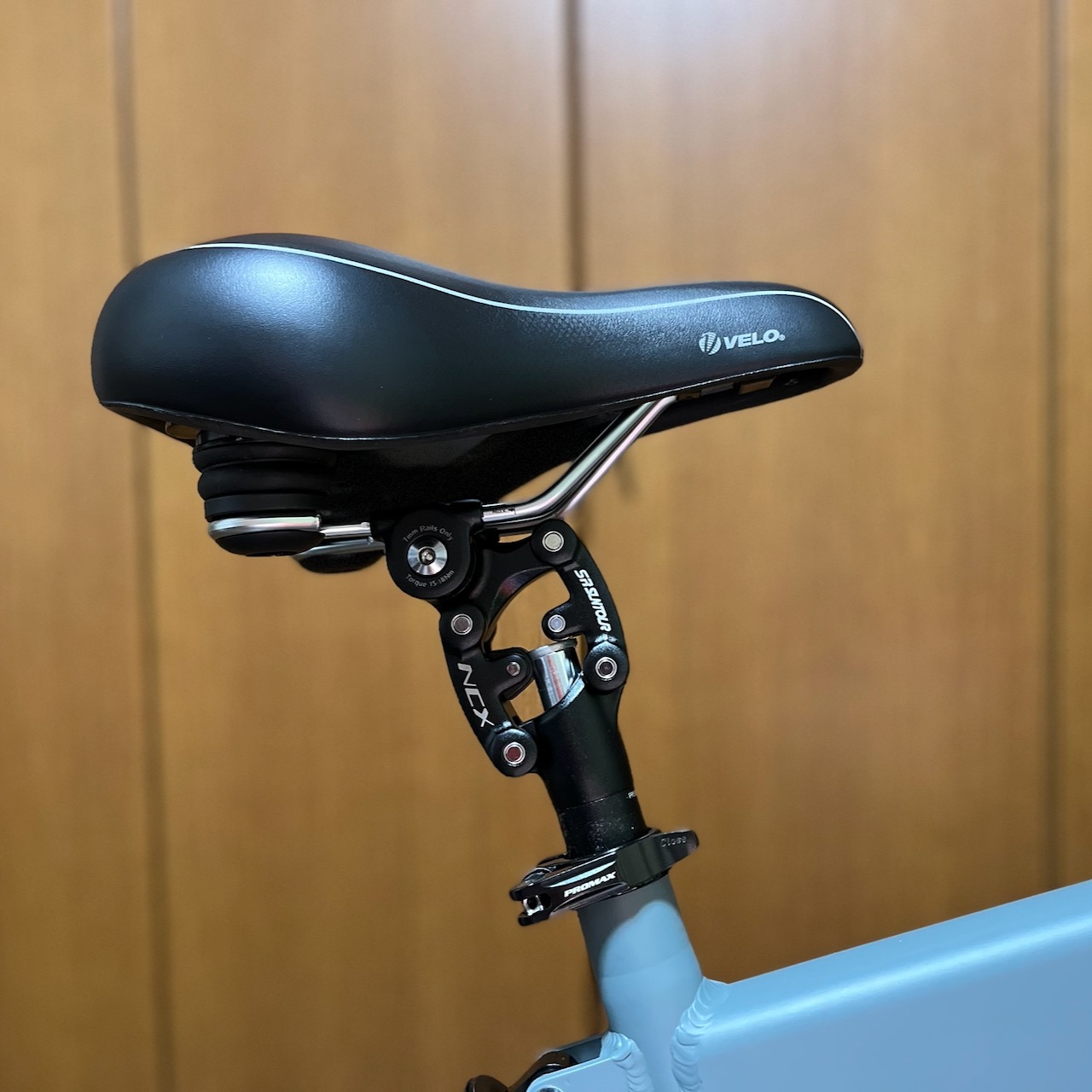 50%OFF】 SR SUNTOUR NCX 27.2 コンフォート サドル SR Suntour SP12 NCX Φ27.2 ブラック 可動部カバー付き エスアールサンツアー シートポスト サスペンション 痛み軽減 快適 自転車 あす楽 送料無料