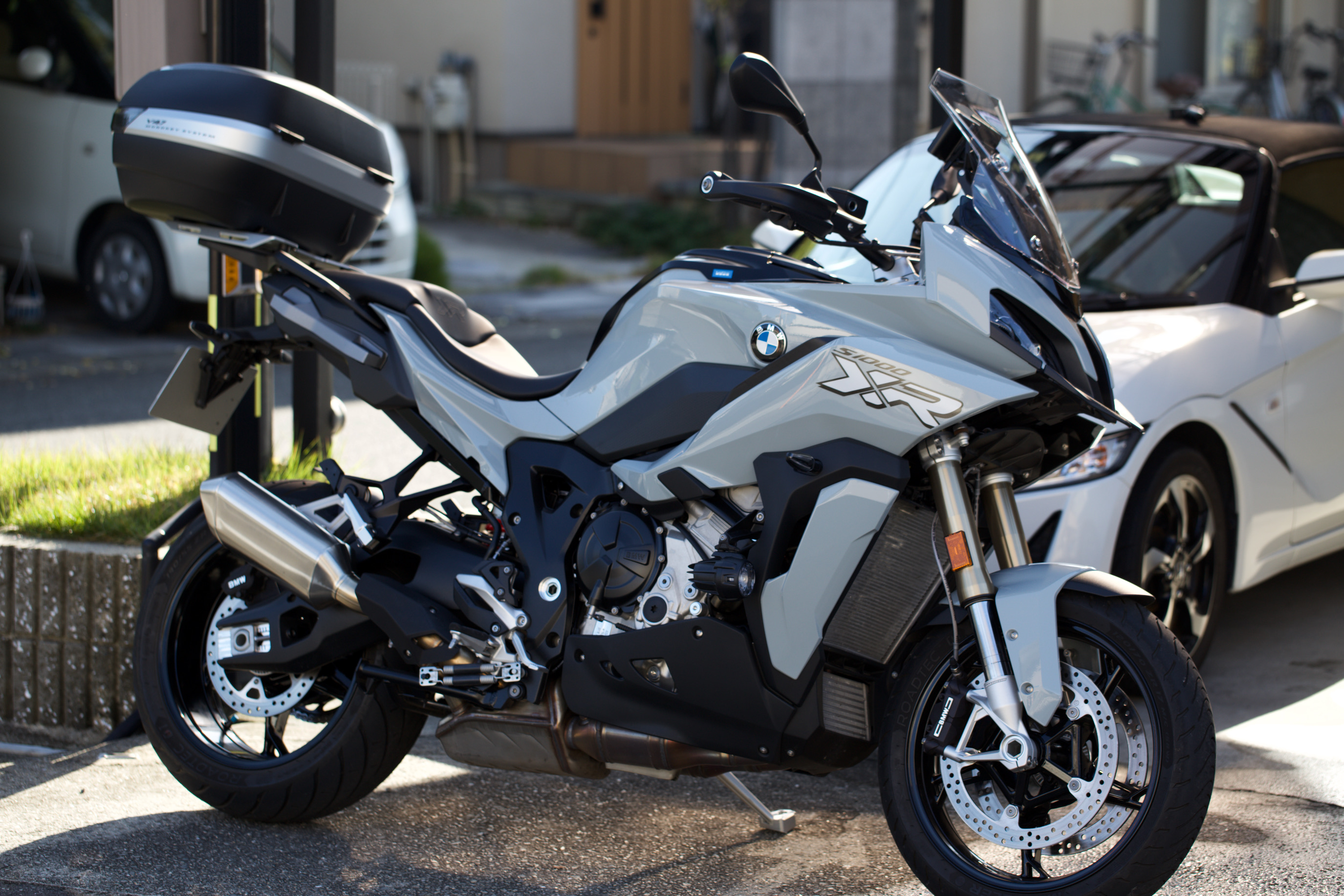 S1000XR 2020 純正パニアケースとGIVI V47をセットした写真 : kamarin.net
