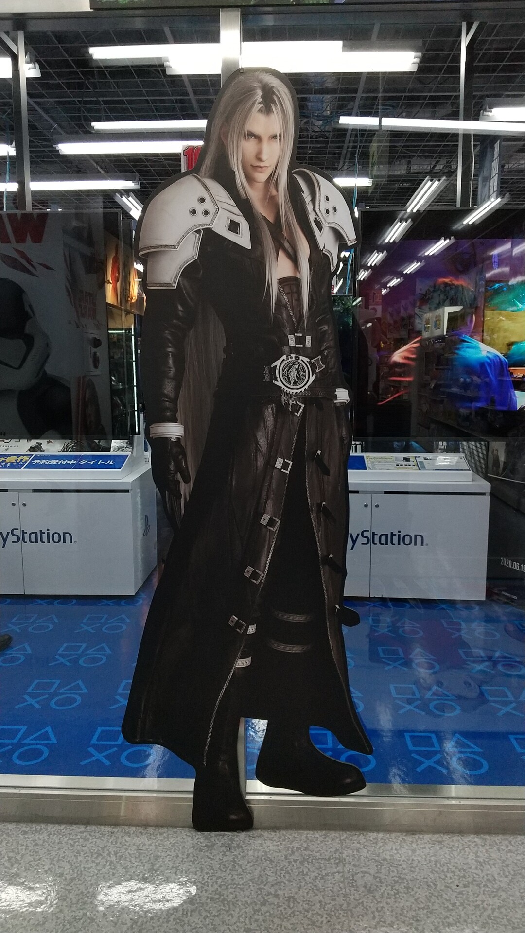 クラウド・とセフィロス 等身大パネル