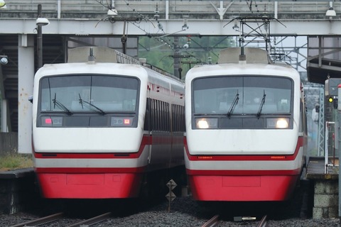 206 251