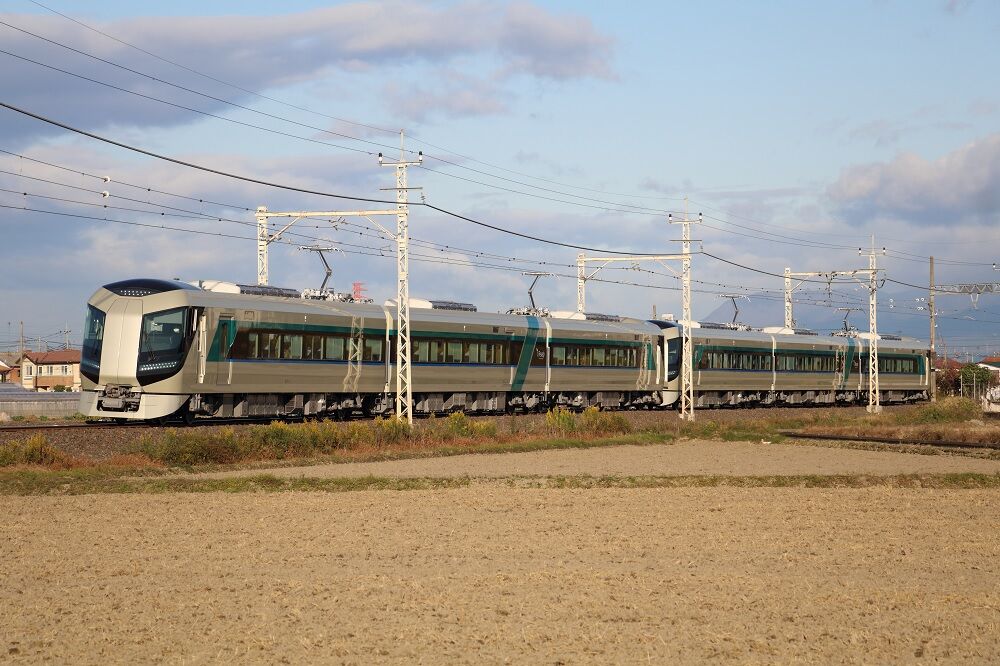 11/10 東武伊勢崎線 リバティりょうもう8号 デビュー！ : かめの出札窓口S