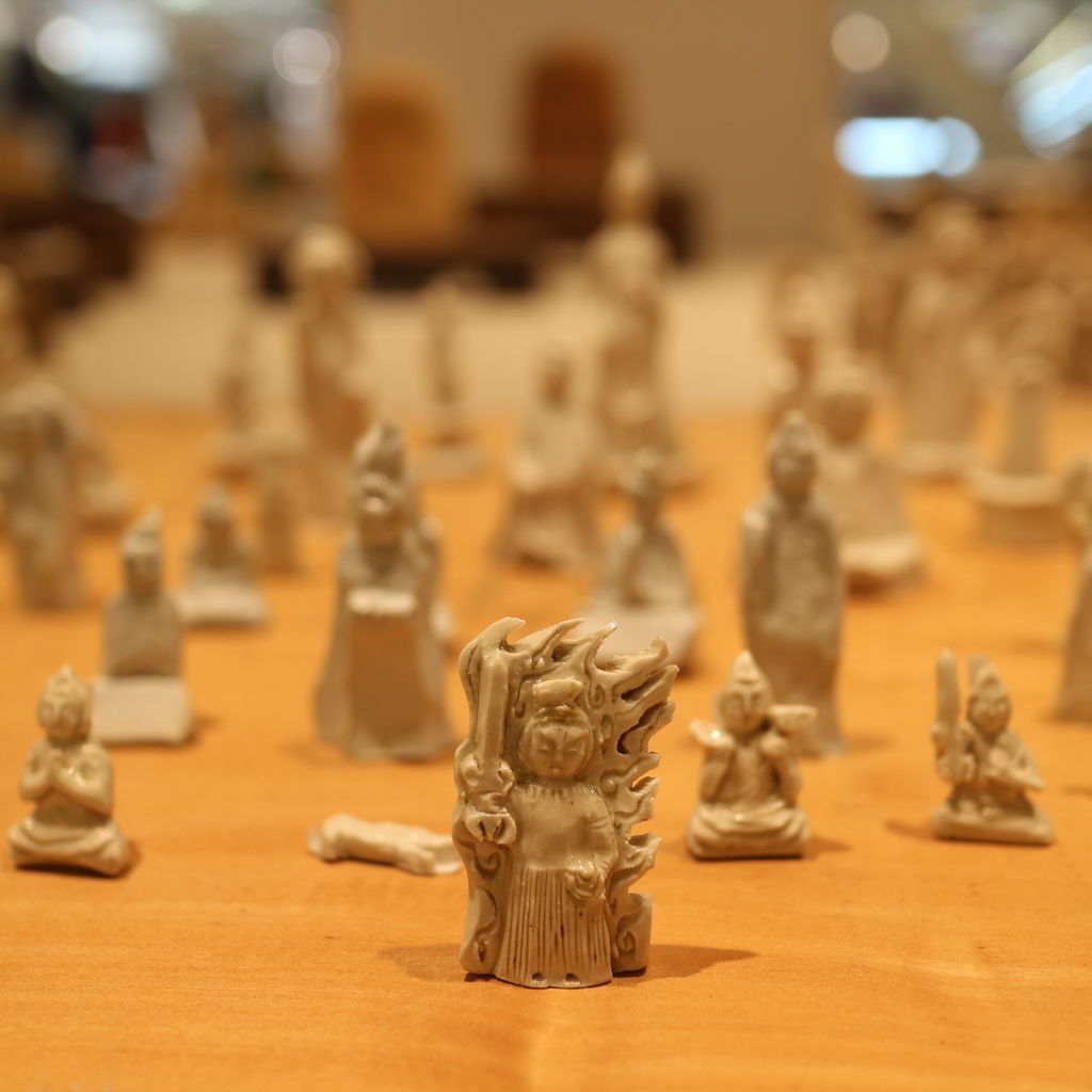 二見光宇馬展～ : 本小松石採掘 亀川石材店