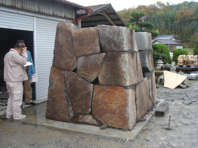 台座完成 本小松石採掘 亀川石材店