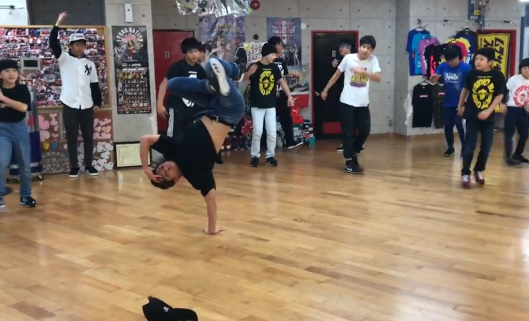 動画 九州男児新鮮組がマネキンチャレンジしている映像 ブレぶろ