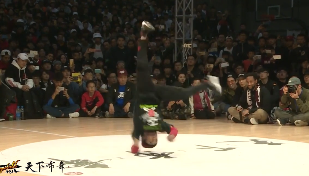 動画 Tsukki Vs Xuanxuan Hustle Freeze 17 ハイレベルなパワームーブで圧倒 ブレぶろ