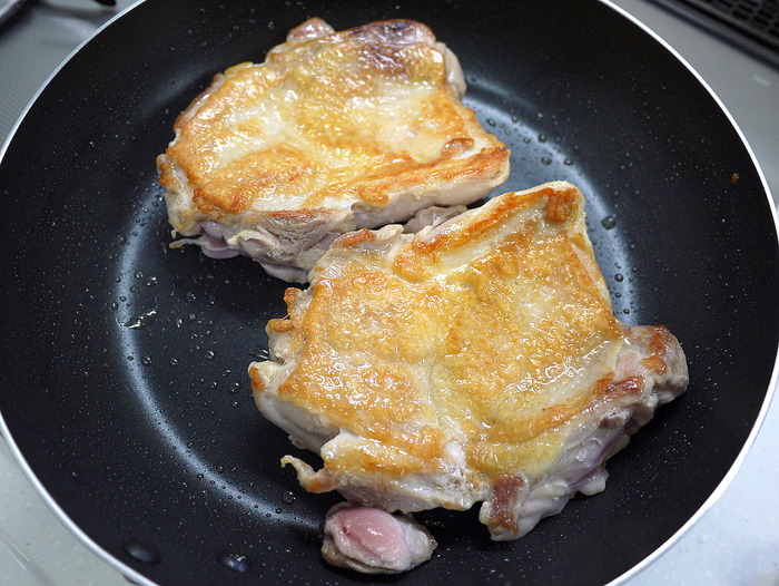 皮面はカリッと焼いて「鶏の照り焼き」8のコピー