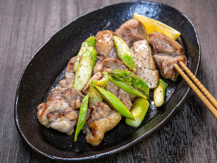 鶏肉、アスパラガス、ほうれん草のレモンローズマリーパスタのレシピ