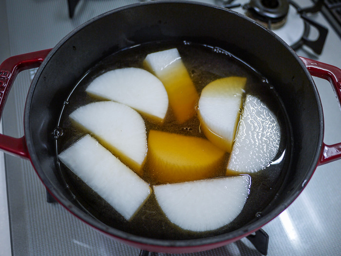 追い醤油がポイント「大根とタコの旨煮」8