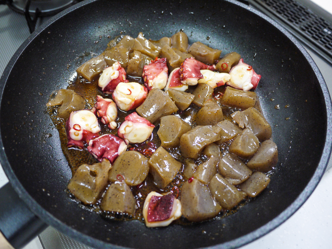 やっぱり煮物は最強かも タコとこんにゃくの炒め煮 相変わらず弁当買って食べてます Sake To Ryouri Powered By ライブドアブログ やっぱり煮物は最強かも タコとこんにゃくの炒め煮 相変わらず弁当買って食べてます Sake To Ryouri Powered By ライブドアブログ