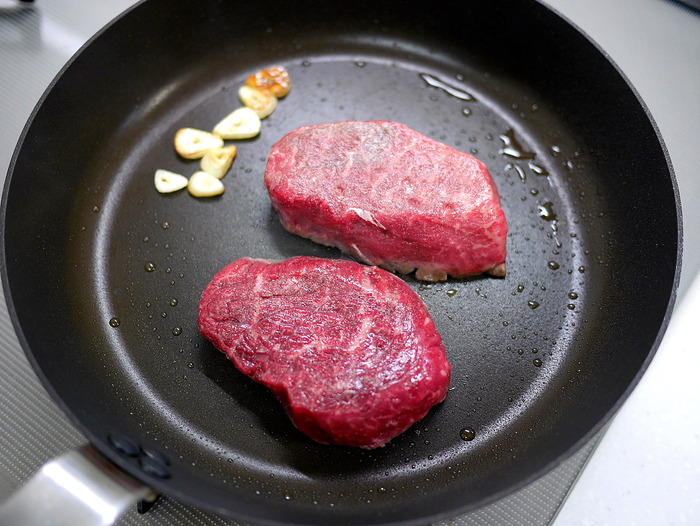 旨い肉を食べる1