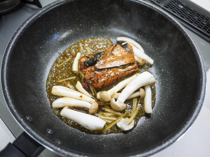 秋刀魚の缶詰で焼きうどん10