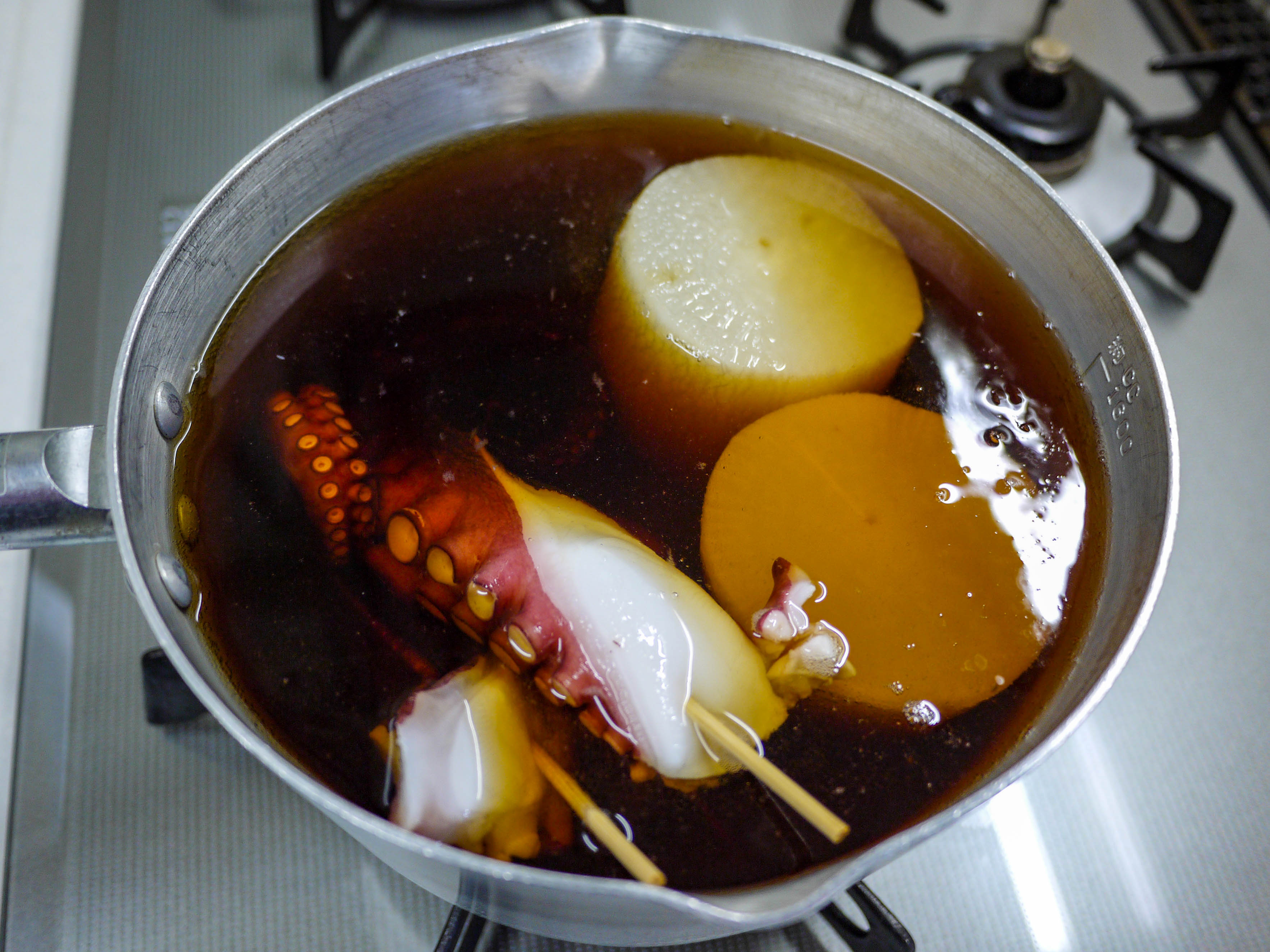 時間かかります「大根とタコのやわらか煮」&「UFO濃い濃いたらこ焼きそば」 : SAKE TO RYOURI Powered by ライブドアブログ