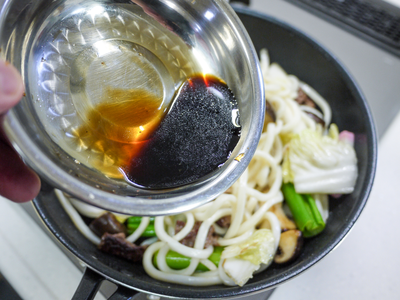 写真がガヤガヤしてますが すき焼きの残り具材で醤油焼うどん もはやプリンの域を超えている 北海道プリン Sake To Ryouri Powered By ライブドアブログ