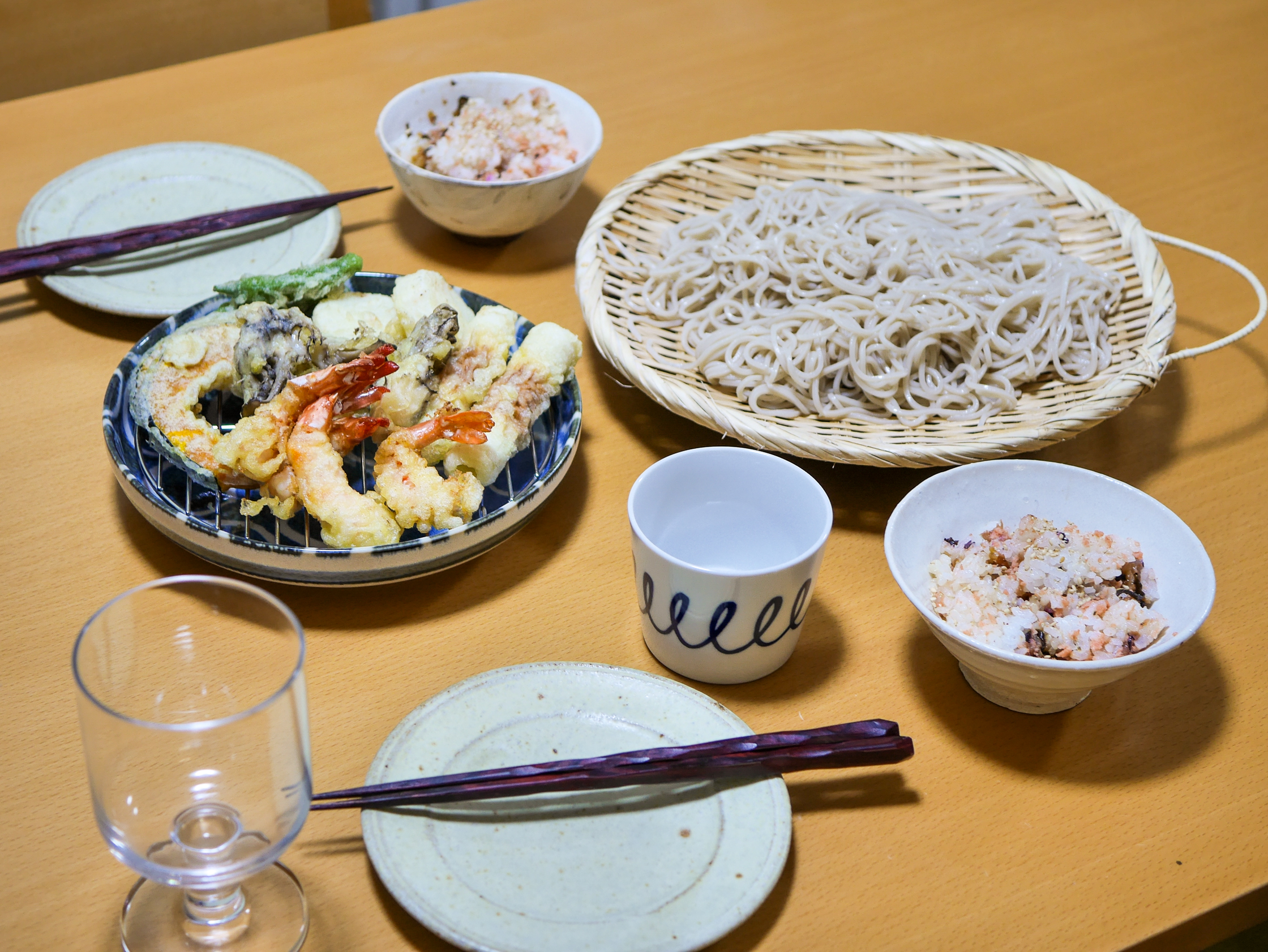 天ざる蕎麦と鮭、うめ、昆布の混ぜご飯 : SAKE TO RYOURI Powered by