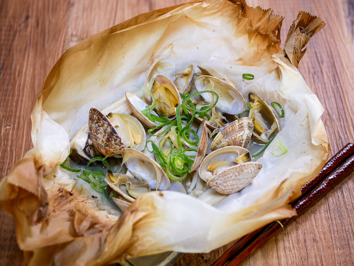 あさりときのこのペーパー蒸し焼きu0026「初めてのUber Eats」 : SAKE TO 