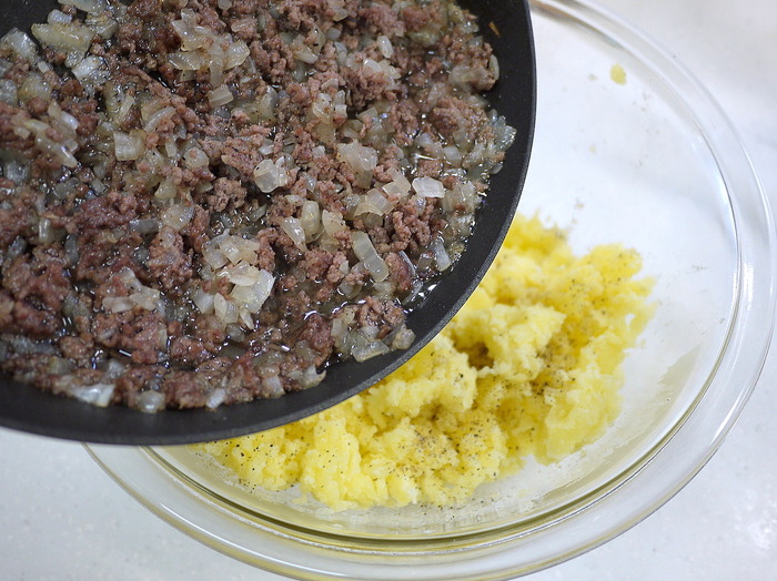 自家製牛肉コロッケ11