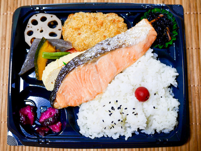 鮭弁当1
