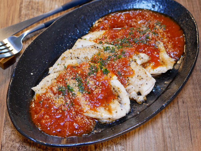 鶏ささみ肉のソテートマトソースかけ1