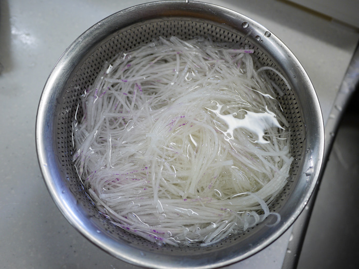 大根とささみ肉の甘酸っぱサラダ4