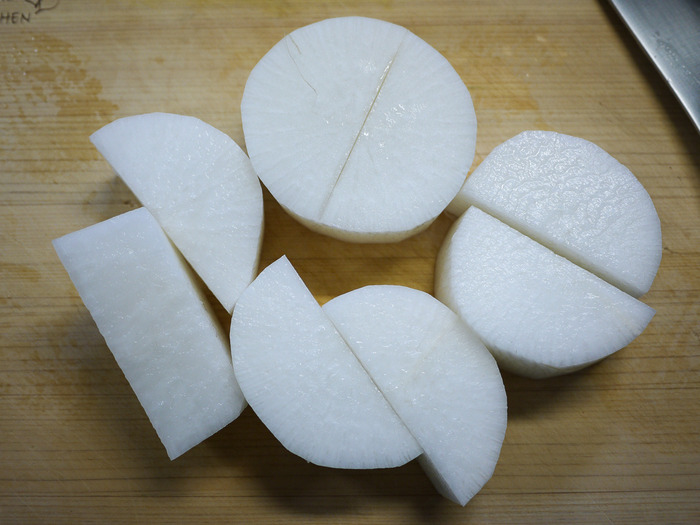 追い醤油がポイント「大根とタコの旨煮」5