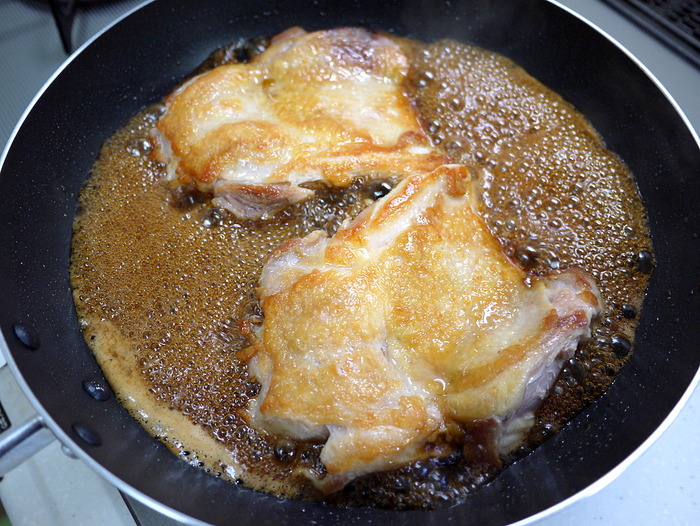 皮面はカリッと焼いて「鶏の照り焼き」11のコピー
